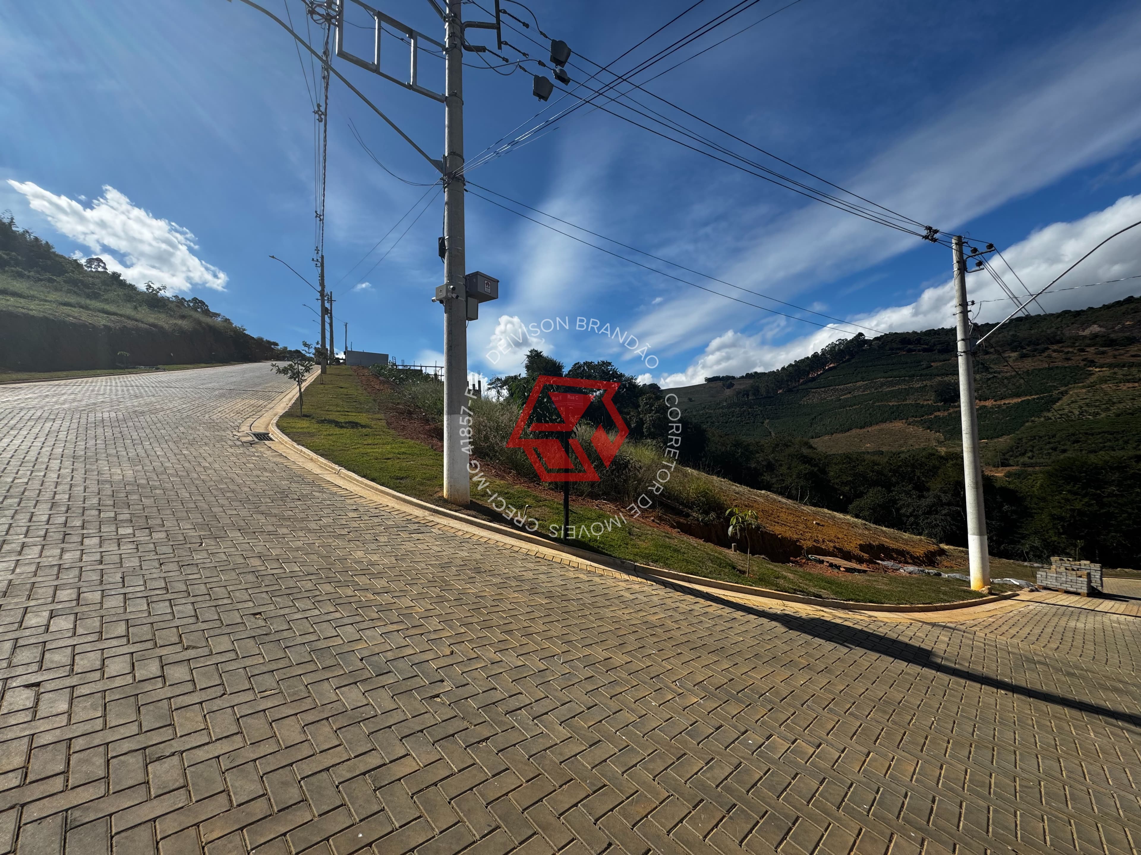 LOTE CONDOMÍNIO INTERLAGOS 340 M² - MANHUAÇU-MG