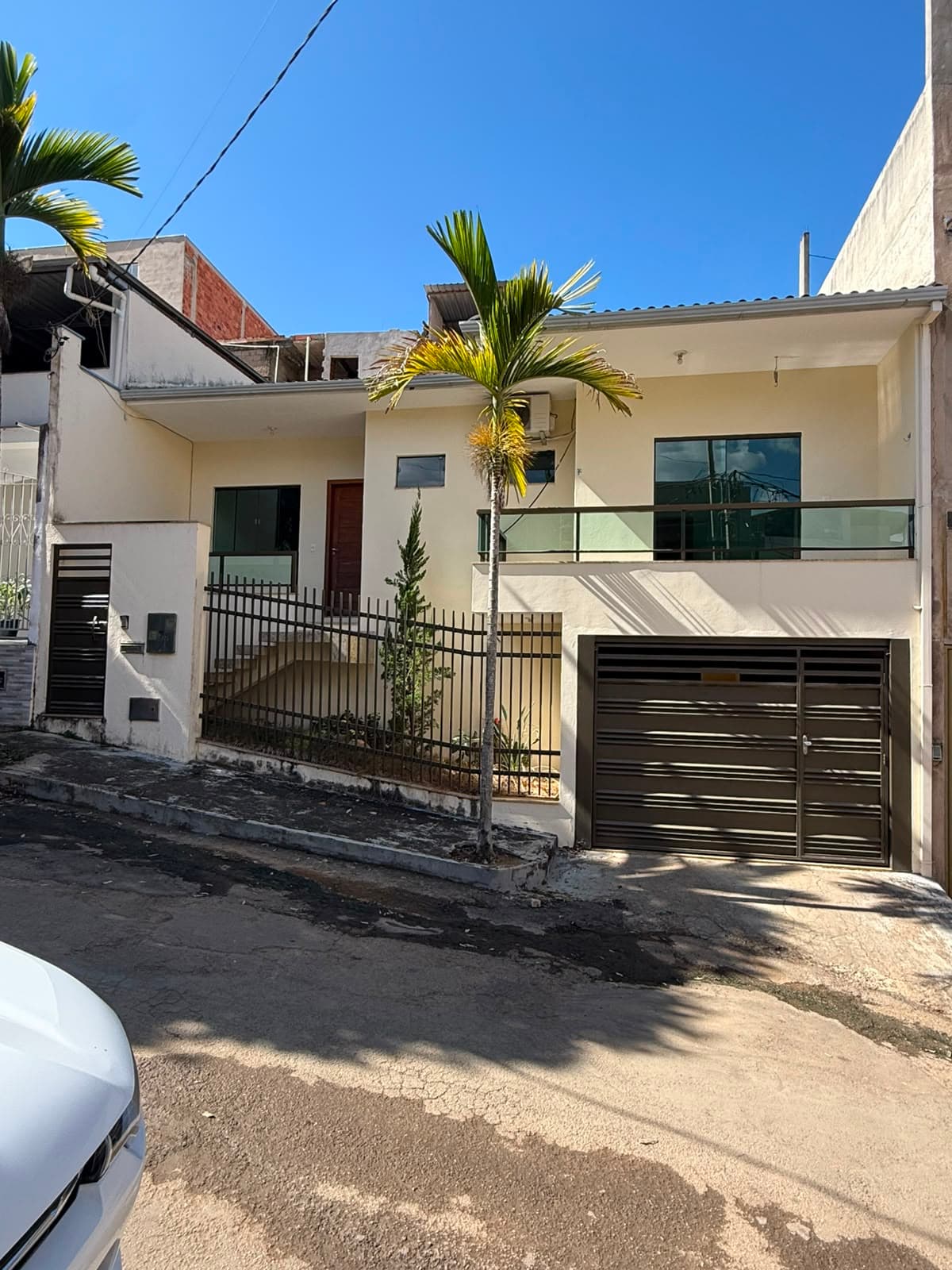 Casa apróx. 280 m², 03 quartos, 02 garagem, bairro Bela Vista, Manhuaçu-MG